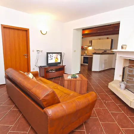 Ferienhaus Fuer 4 Personen Ca 80 Qm In Cervar-porat, Istrien Istrische Riviera *